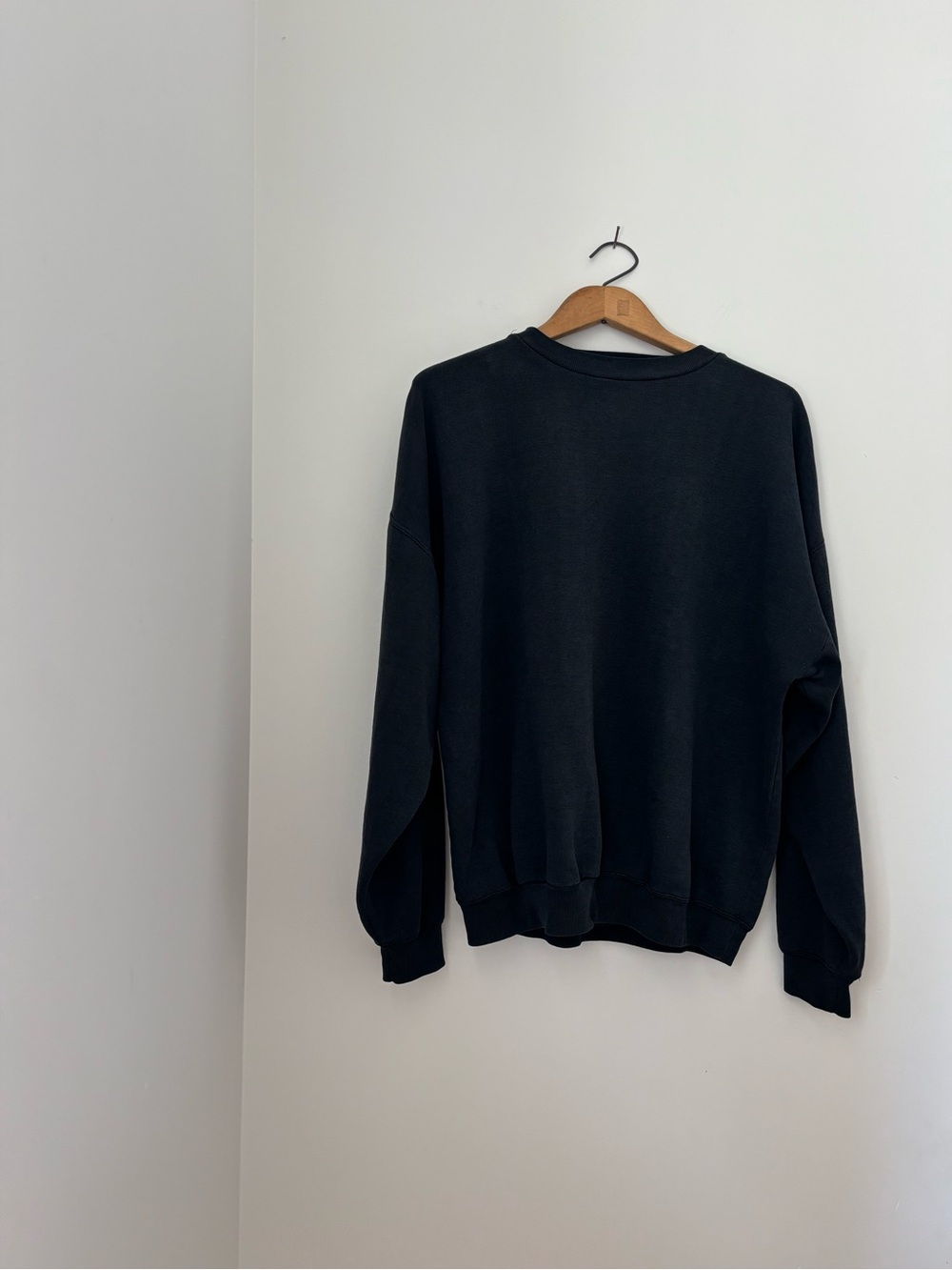 Vintage 80s/90s soft and faded black crew neck sweatshirt